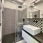 Elegant & Comfortable Modern With Swimming Pool * ستريزا