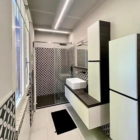 Elegant & Comfortable Modern With Swimming Pool