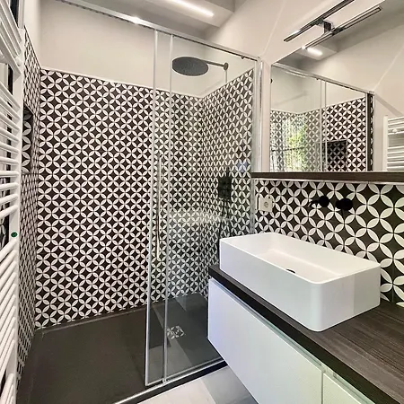 Elegant & Comfortable Modern With Swimming Pool * סטרסה