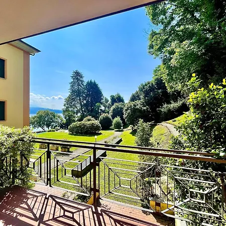 Elegant & Comfortable Modern With Swimming Pool Feriehus