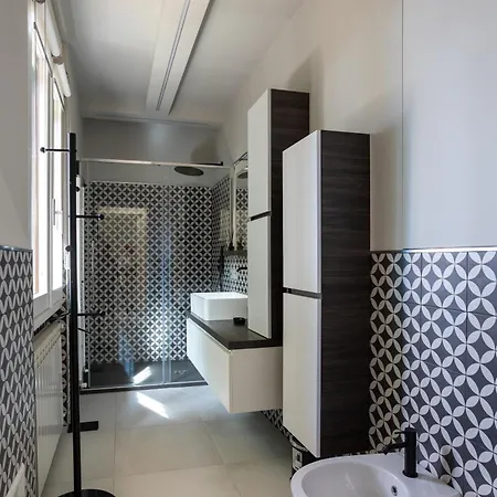 Elegant & Comfortable Modern With Swimming Pool Сasa de vacaciones Stresa