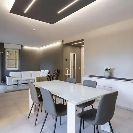 Сasa de vacaciones Elegant & Comfortable Modern With Swimming Pool Stresa