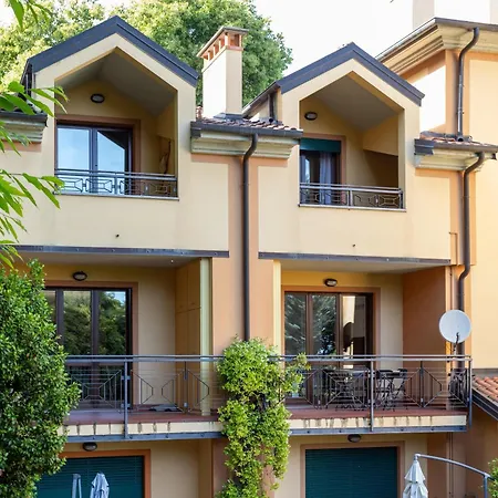 Elegant & Comfortable Modern With Swimming Pool Сasa de vacaciones Stresa