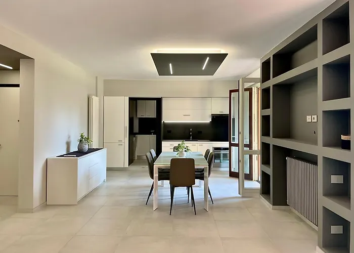 Elegant & Comfortable Modern With Swimming Pool * 스트레사