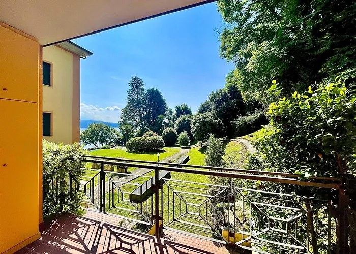 Elegant & Comfortable Modern With Swimming Pool Semesterbostad