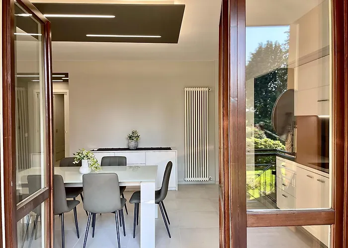 Semesterbostad Elegant & Comfortable Modern With Swimming Pool Stresa