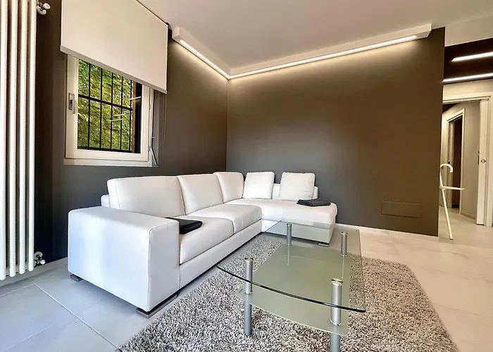 Elegant & Comfortable Modern With Swimming Pool Semesterbostad Stresa