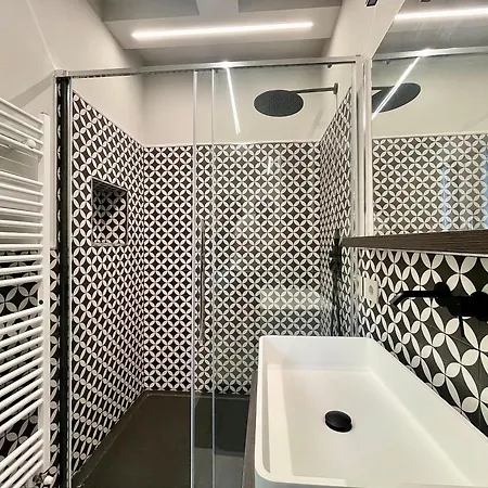 Elegant & Comfortable Modern With Swimming Pool Nyaraló Stresa